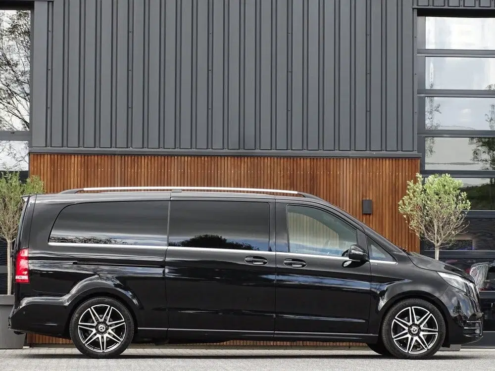 Mercedes-Benz V-Klasse 300d 239PK automaat uit 2023, foto 2