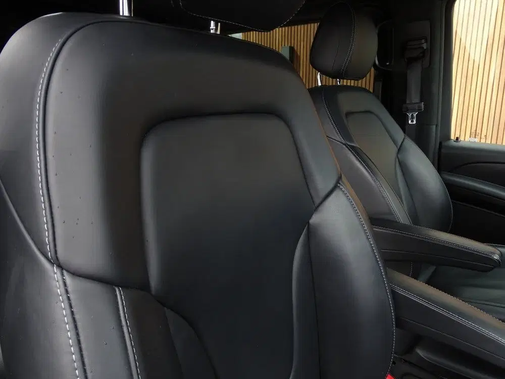 Mercedes-Benz V-Klasse 300d 239PK automaat uit 2023, foto 9
