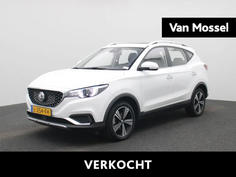 MG ZS EV Luxury 45 kWh | lichtmetalen velgen | panoramadak | uit 2021