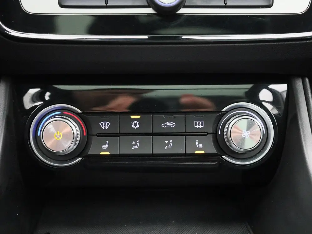MG ZS EV Luxury 45 kWh | lichtmetalen velgen | panoramadak | uit 2021, foto 17