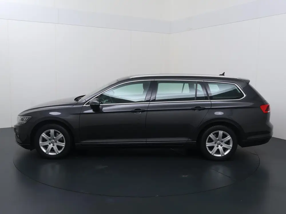 Volkswagen Passat Variant 1.5 TSI Business | 150 PK | Automa uit 2022, foto 2