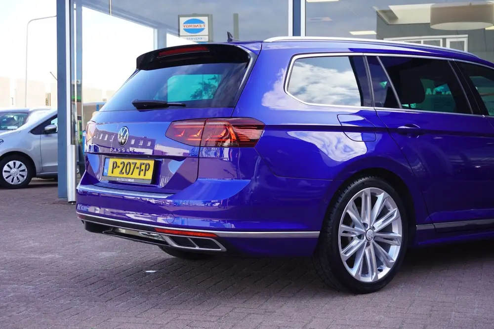 Volkswagen Passat Variant 1.5 TSI R-Line Business + Automaat uit 2020, foto 3