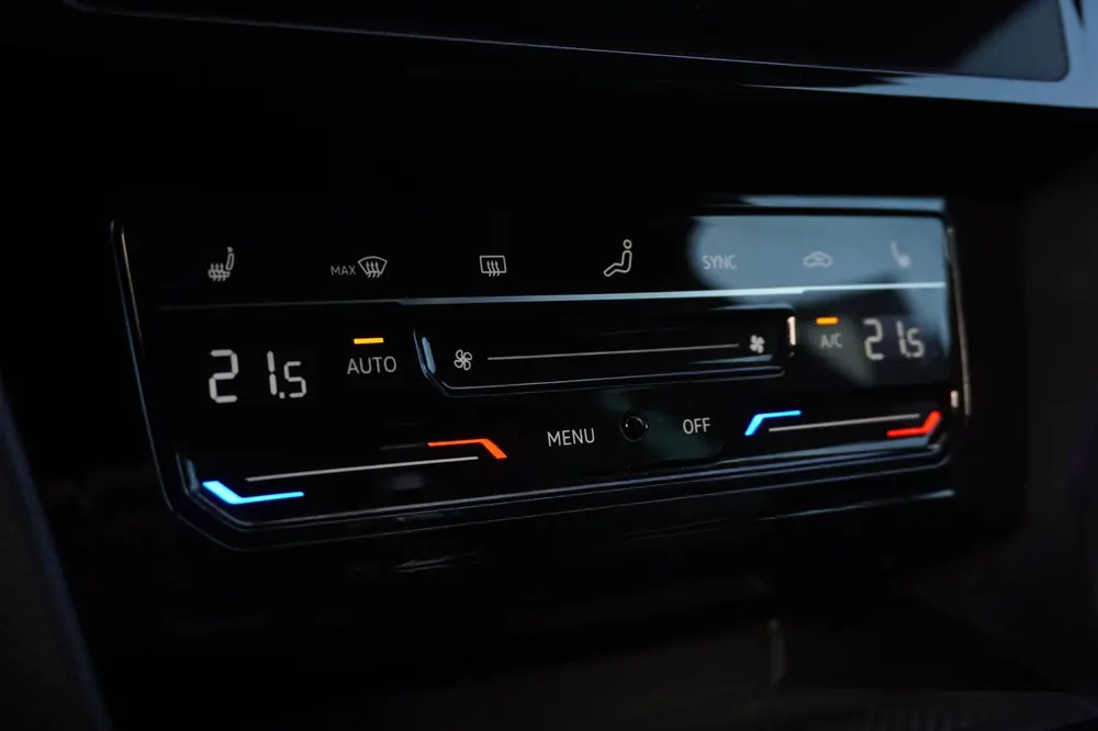 Volkswagen Passat Variant 1.5 TSI R-Line Business + Automaat uit 2020, foto 9