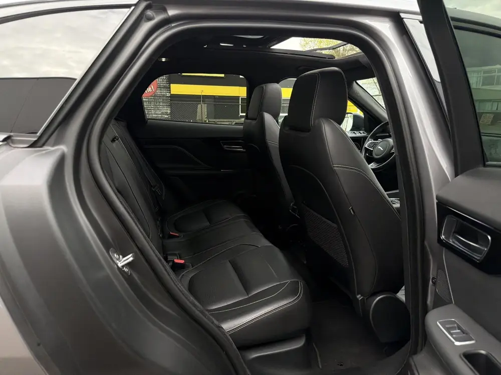 Jaguar F-Pace 2.0t AWD R-Sport - PANO/LEER/MERIDIAN/LED/NAP uit 2020, foto 13