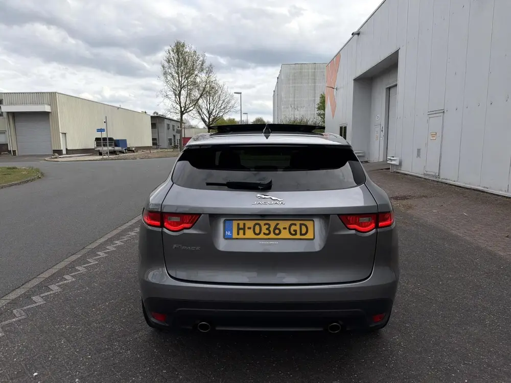 Jaguar F-Pace 2.0t AWD R-Sport - PANO/LEER/MERIDIAN/LED/NAP uit 2020, foto 5