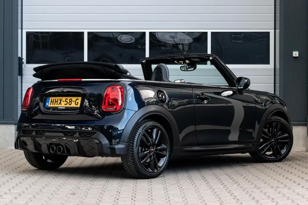 Mini Cabrio 2.0 Cooper S John Cooper Works F1 uit 2021, foto 2