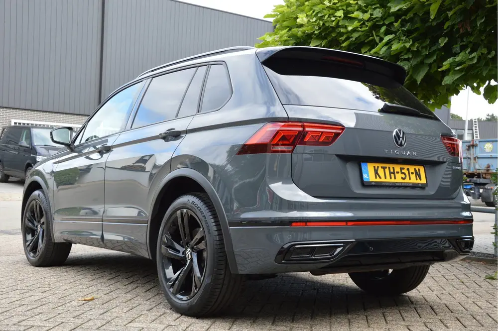 Volkswagen Tiguan 1.4 TSI eHybrid R-Line Business BLACK STYL uit 2021, foto 11
