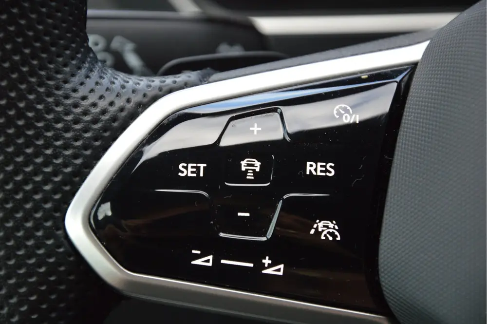 Volkswagen Tiguan 1.4 TSI eHybrid R-Line Business BLACK STYL uit 2021, foto 19