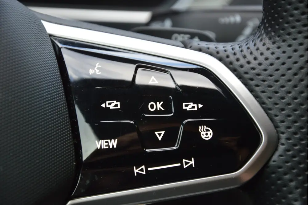 Volkswagen Tiguan 1.4 TSI eHybrid R-Line Business BLACK STYL uit 2021, foto 20