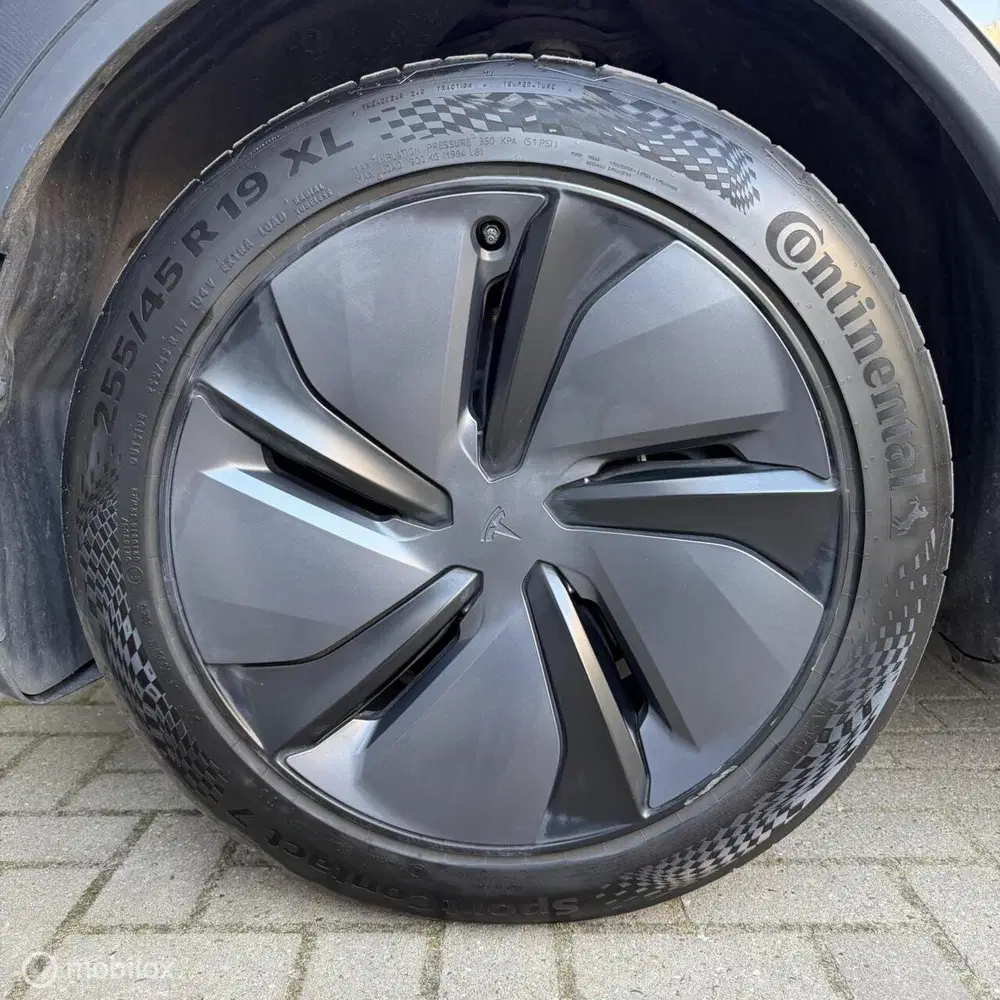 Tesla Model Y Juniper Long Range RWD uit 2025, foto 18