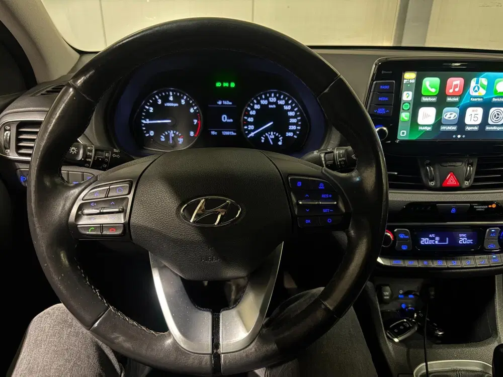 Hyundai i30 1.0 T-GDI Fastback Premium uit 2020, foto 13