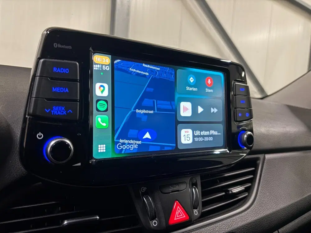 Hyundai i30 1.0 T-GDI Fastback Premium uit 2020, foto 18
