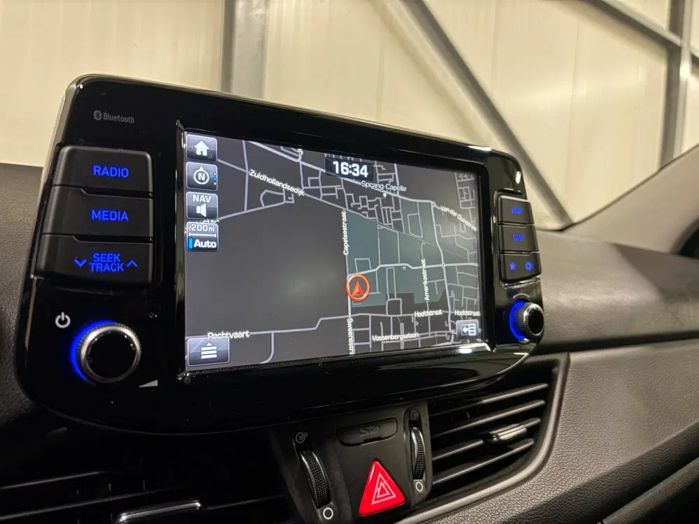 Hyundai i30 1.0 T-GDI Fastback Premium uit 2020, foto 20