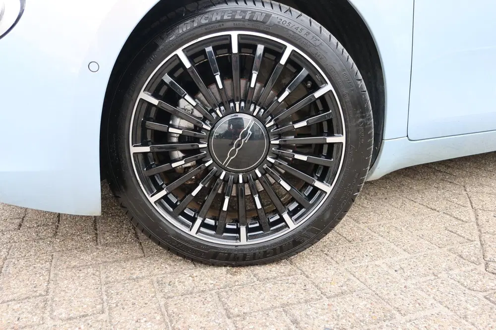 Fiat 500e La Prima 42 kWh uit 2020, foto 2