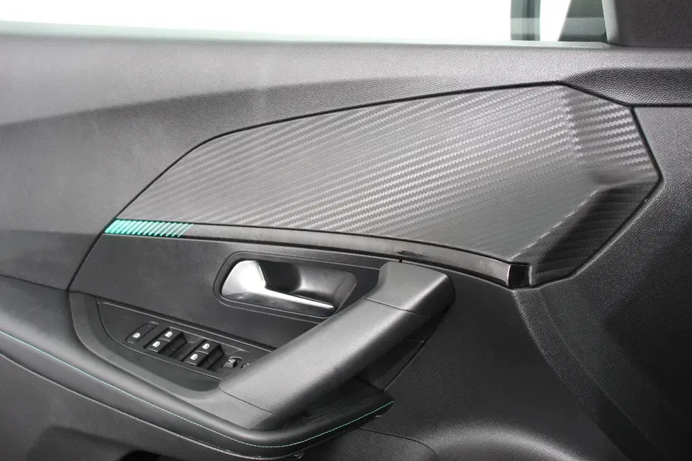 Peugeot 2008 1.2 PureTech 130pk Automaat Allure Navigat uit 2023, foto 11
