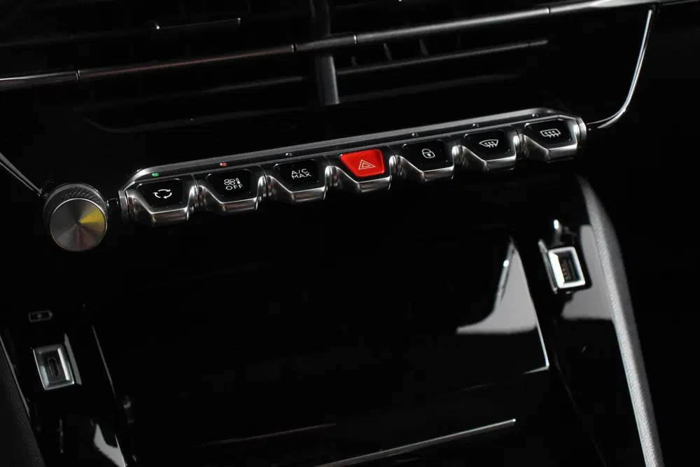 Peugeot 2008 1.2 PureTech 130pk Automaat Allure Navigat uit 2023, foto 13