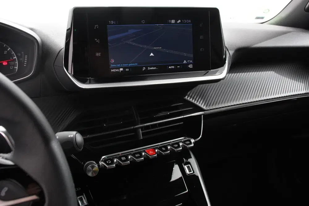 Peugeot 2008 1.2 PureTech 130pk Automaat Allure Navigat uit 2023, foto 16