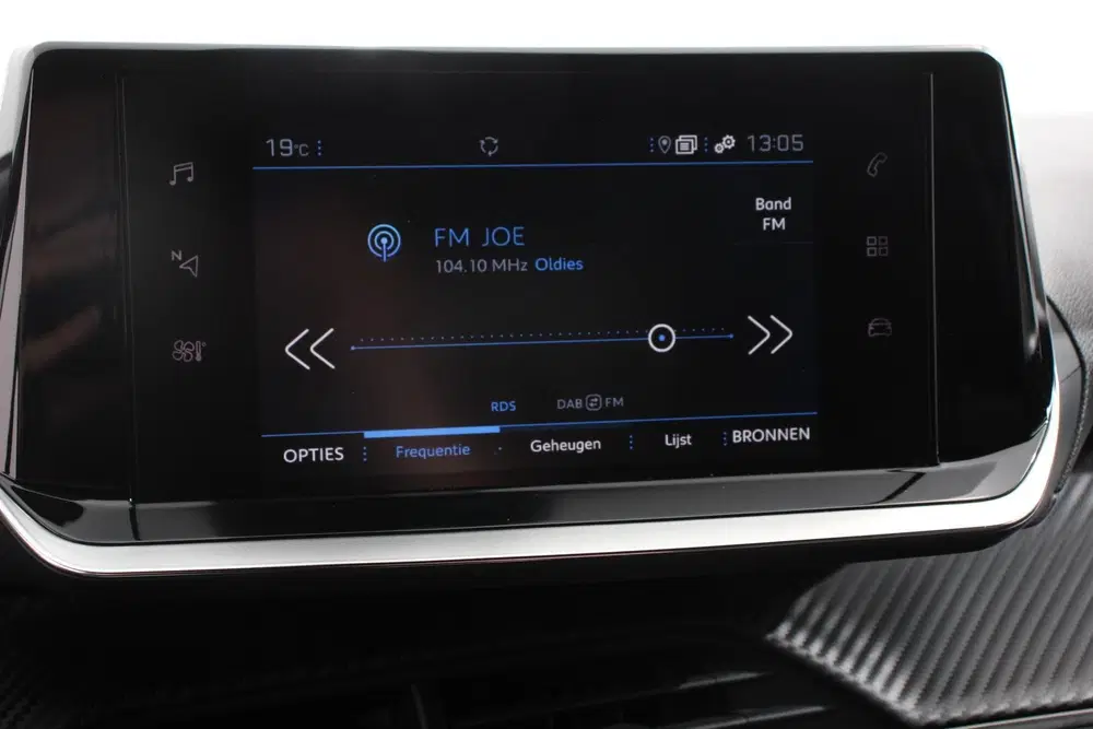 Peugeot 2008 1.2 PureTech 130pk Automaat Allure Navigat uit 2023, foto 17