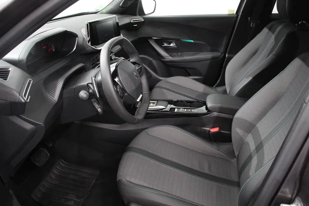 Peugeot 2008 1.2 PureTech 130pk Automaat Allure Navigat uit 2023, foto 2