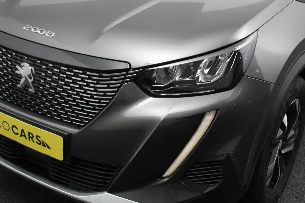 Peugeot 2008 1.2 PureTech 130pk Automaat Allure Navigat uit 2023, foto 20