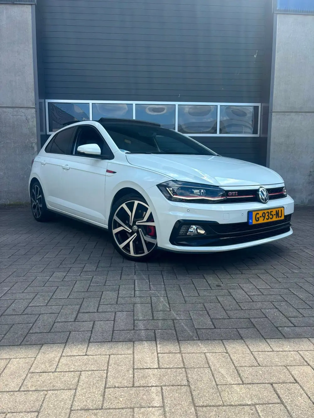 Volkswagen Polo 2.0 TSI 200pk 6-DSG 2019 Wit PANO|CAMERA|NAP uit 2019, foto 3