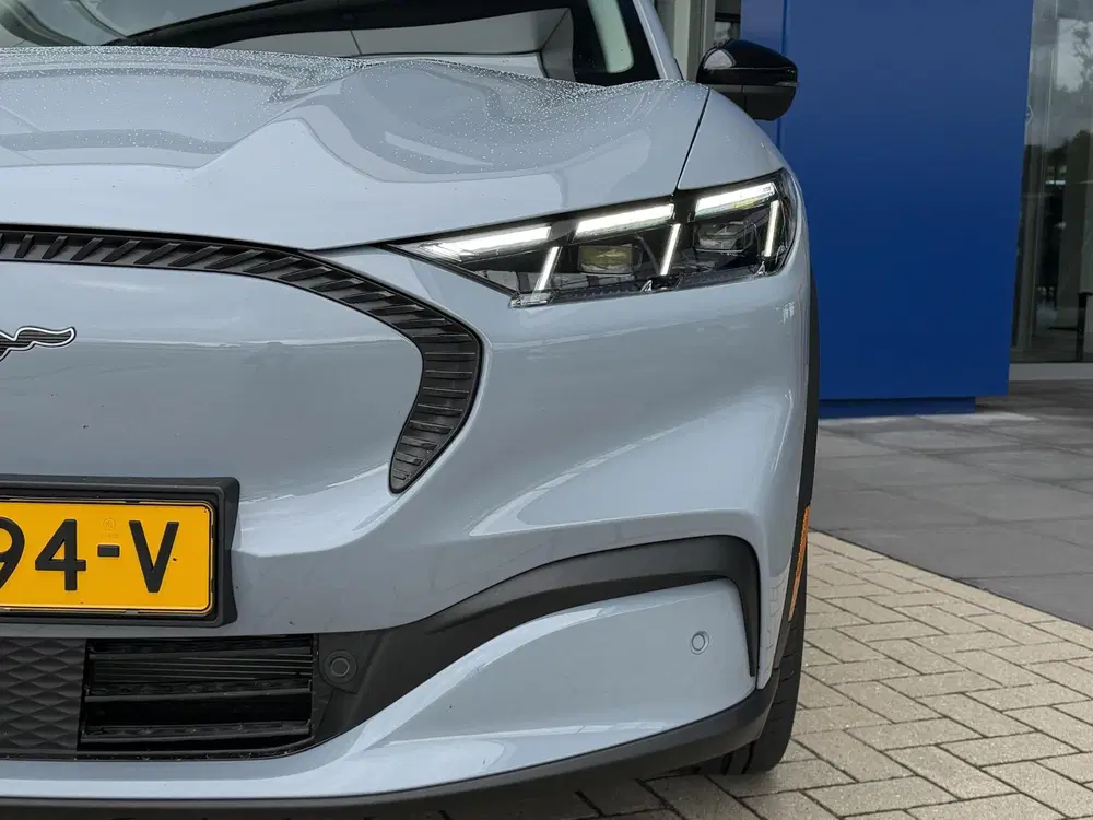 Ford Mustang Mach-E Standard RWD 73 kWh uit 2026, foto 3