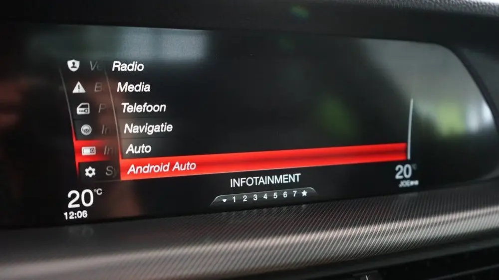 Alfa Romeo Stelvio 2.0 T AWD B-Tech | Flippers | Carplay | P uit 2019, foto 2