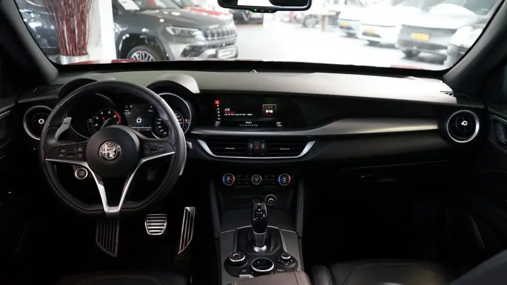 Alfa Romeo Stelvio 2.0 T AWD B-Tech | Flippers | Carplay | P uit 2019, foto 4