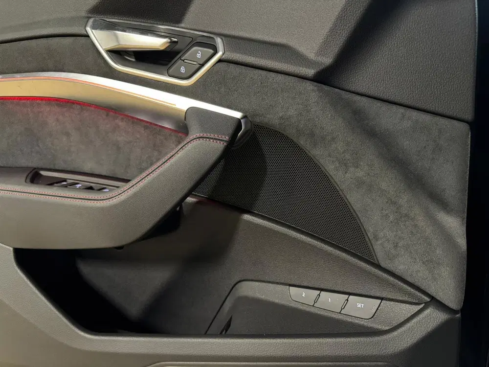 Audi Q8 e-tron S quattro SQ8 115 kWh SQ8 PANO KEYLESS CAR uit 2024, foto 11