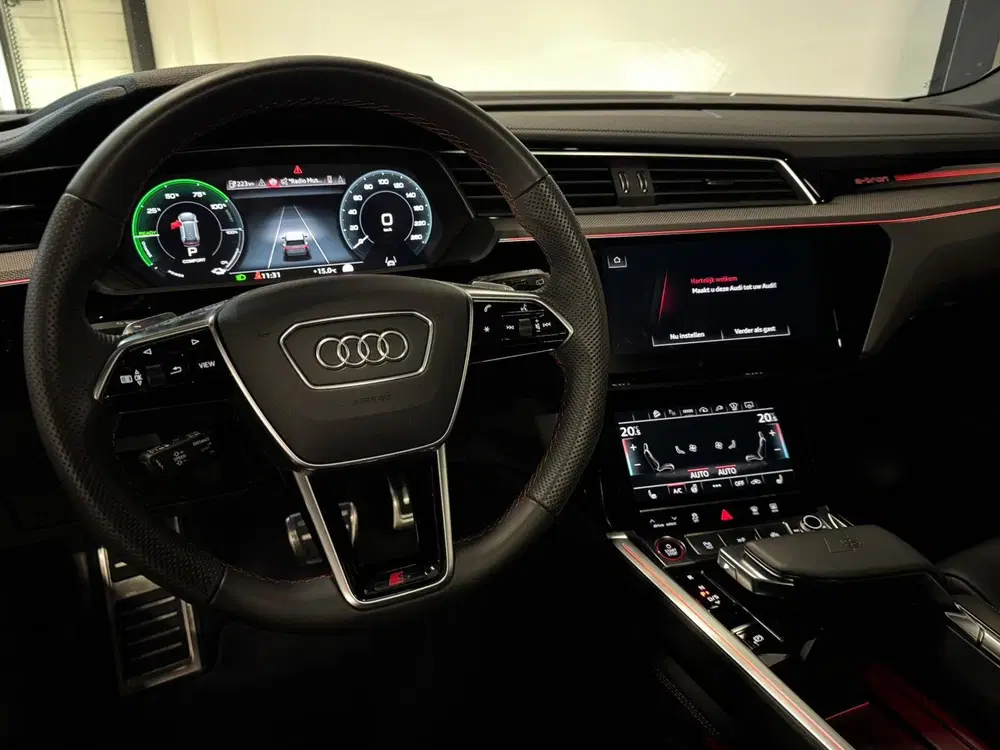Audi Q8 e-tron S quattro SQ8 115 kWh SQ8 PANO KEYLESS CAR uit 2024, foto 13