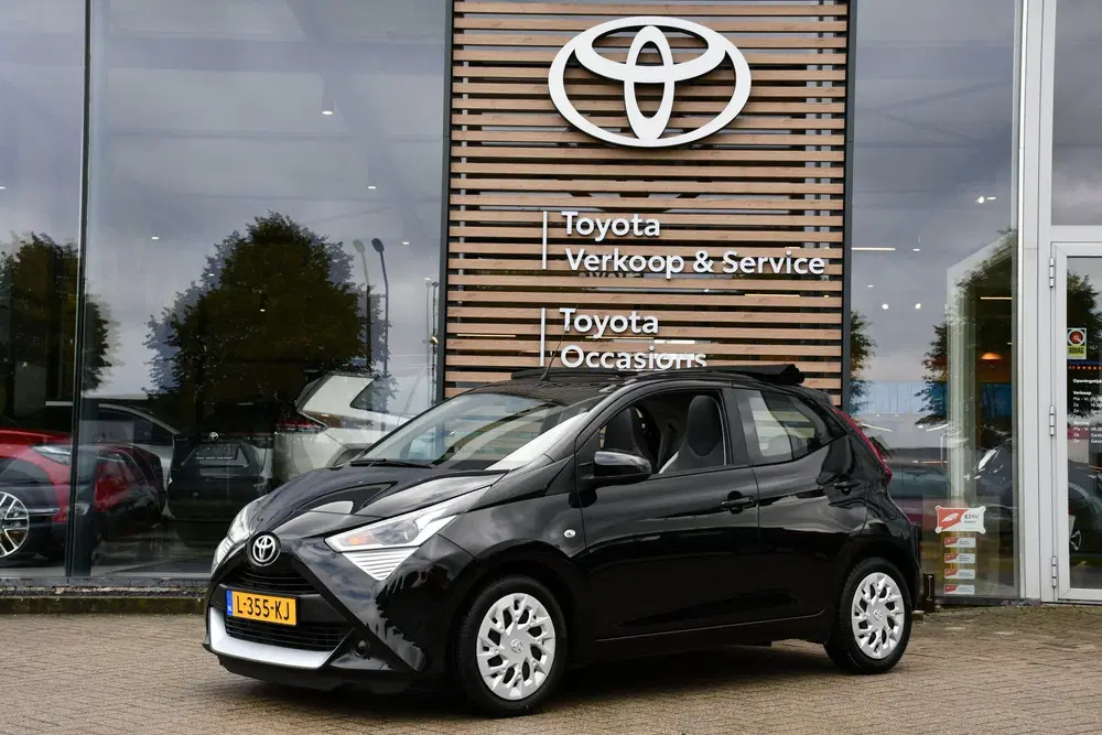 Toyota Aygo 1.0 VVT-i x-play cabrio Automaat 72pk uit 2021