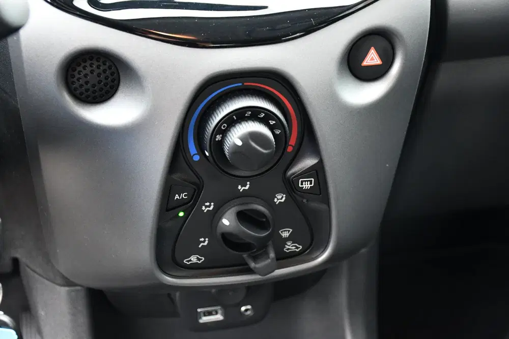 Toyota Aygo 1.0 VVT-i x-play cabrio Automaat 72pk uit 2021, foto 16
