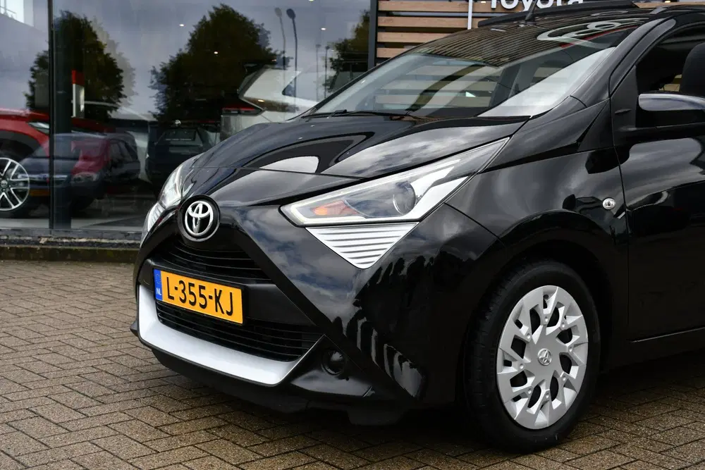 Toyota Aygo 1.0 VVT-i x-play cabrio Automaat 72pk uit 2021, foto 3