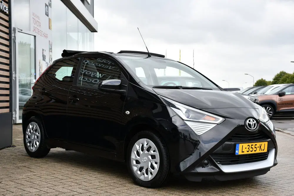 Toyota Aygo 1.0 VVT-i x-play cabrio Automaat 72pk uit 2021, foto 5