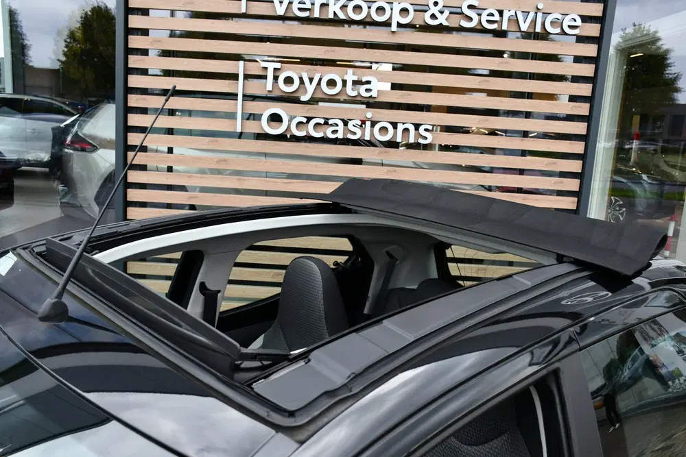 Toyota Aygo 1.0 VVT-i x-play cabrio Automaat 72pk uit 2021, foto 6