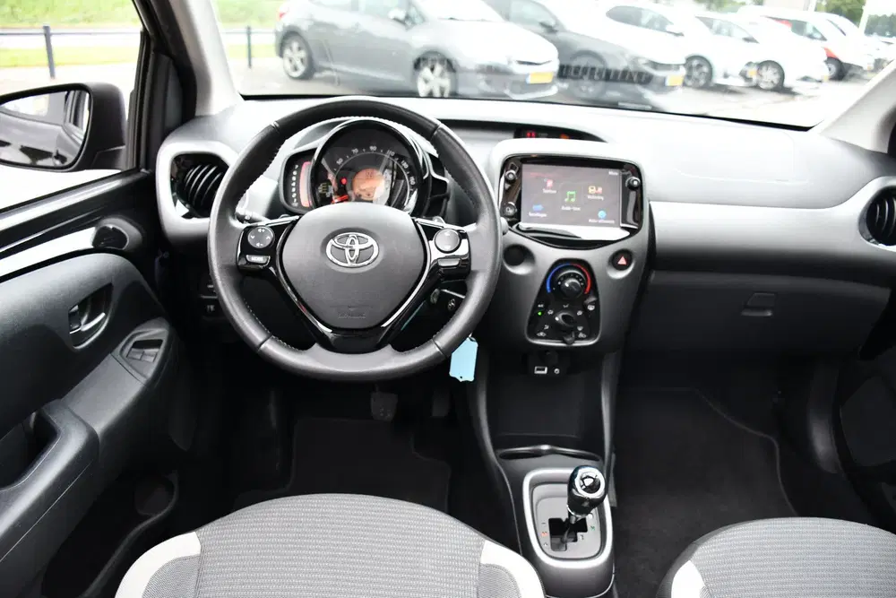 Toyota Aygo 1.0 VVT-i x-play cabrio Automaat 72pk uit 2021, foto 8