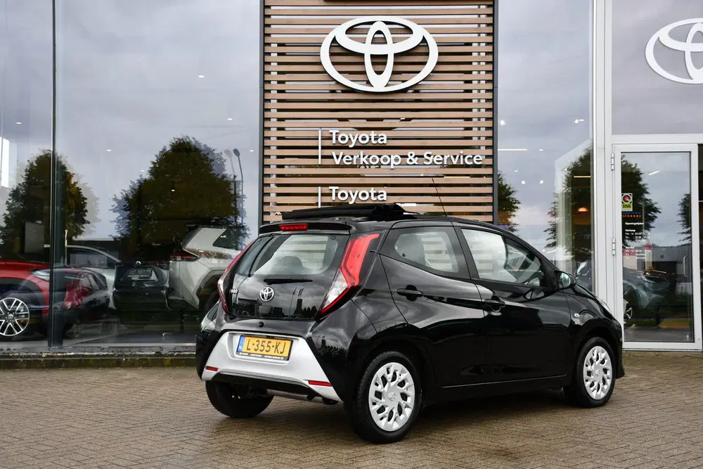 Toyota Aygo 1.0 VVT-i x-play cabrio Automaat 72pk uit 2021, foto 9