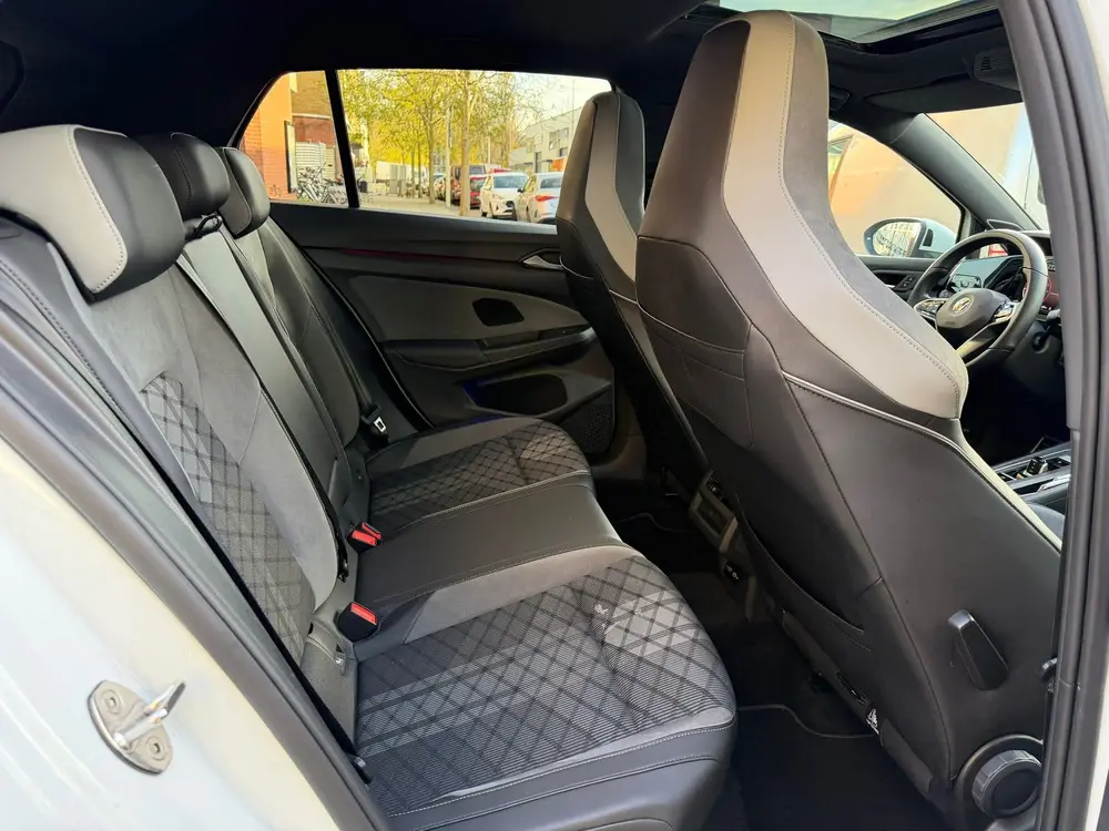 Volkswagen Golf 1.5 eTSI R-Line Business/PANO uit 2021, foto 10