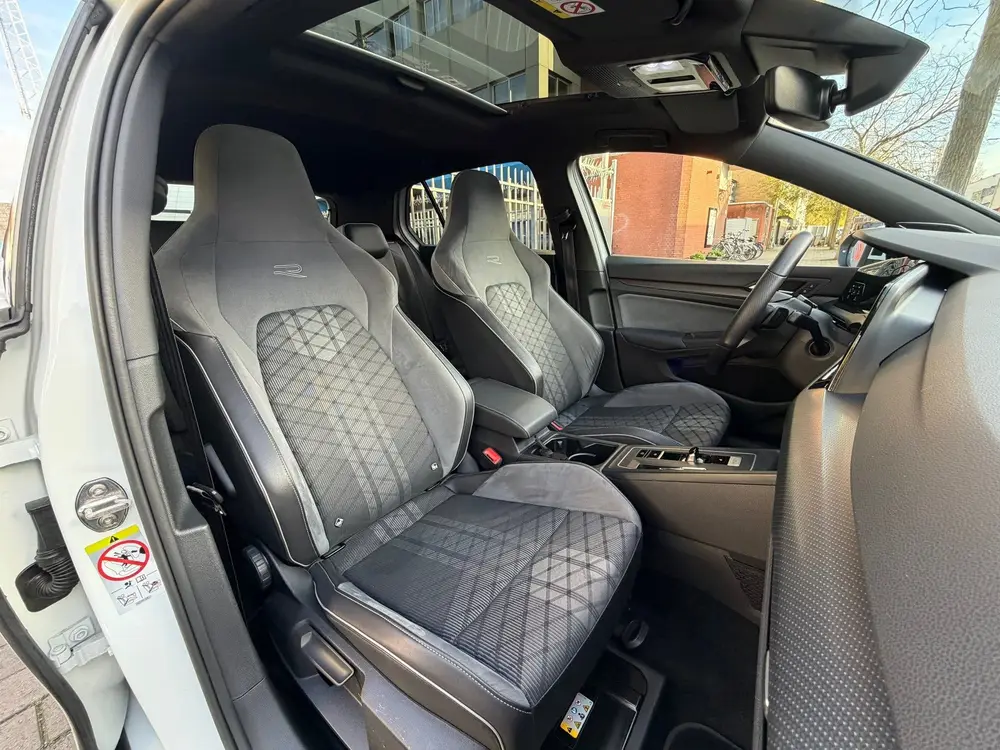 Volkswagen Golf 1.5 eTSI R-Line Business/PANO uit 2021, foto 9