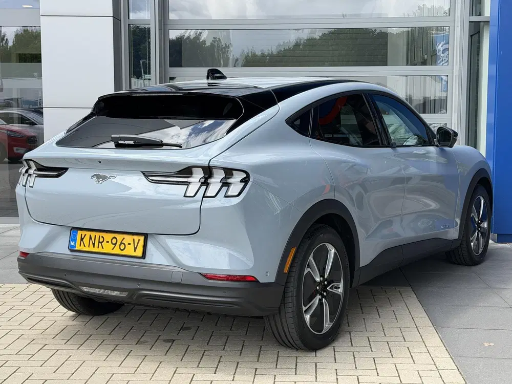 Ford Mustang Mach-E Standard RWD 73 kWh uit 2026, foto 5