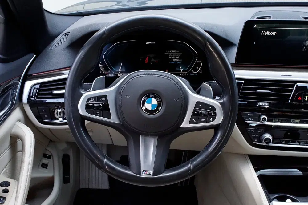 BMW 5-serie 530e uit 2020, foto 14