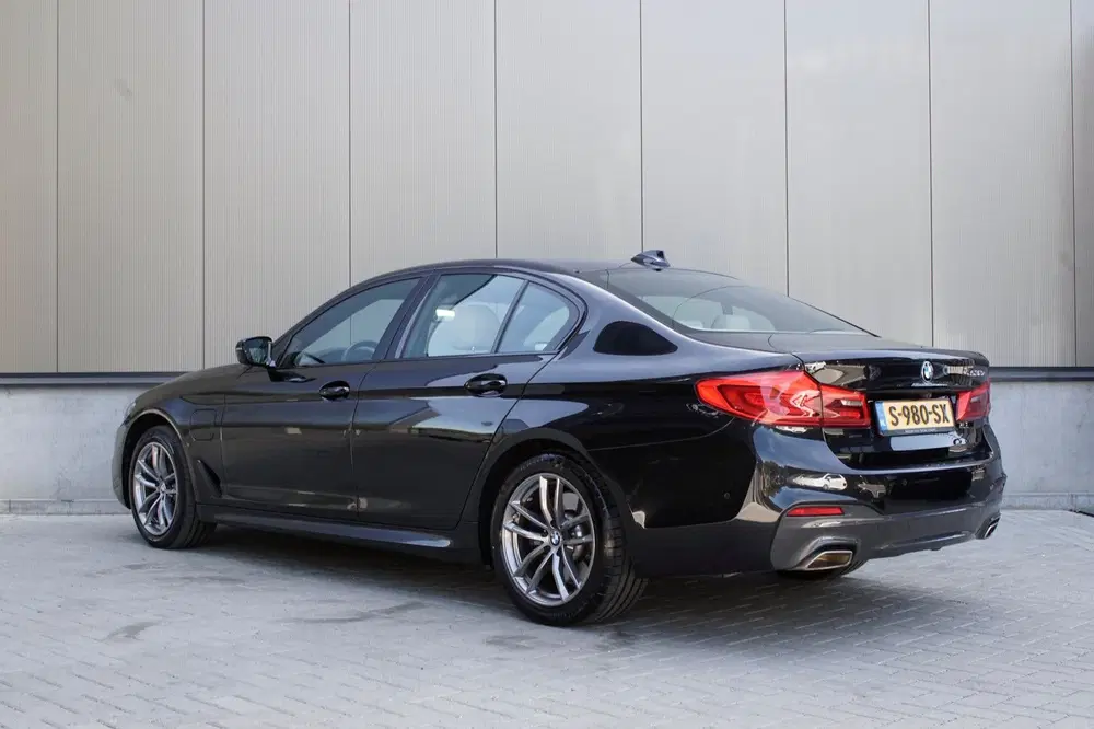 BMW 5-serie 530e uit 2020, foto 3