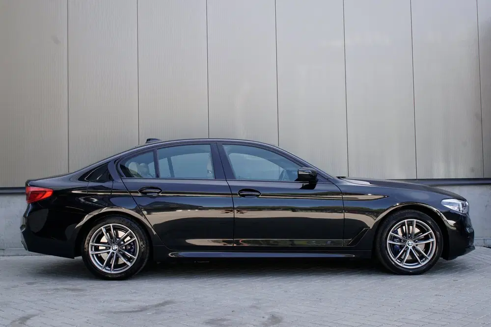 BMW 5-serie 530e uit 2020, foto 4