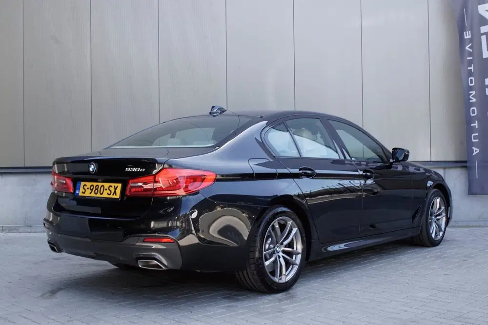 BMW 5-serie 530e uit 2020, foto 5