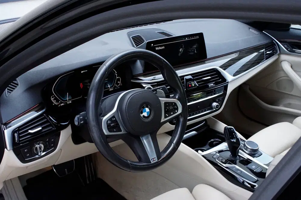 BMW 5-serie 530e uit 2020, foto 8