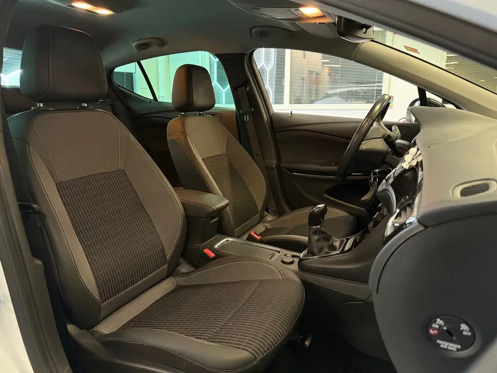 Opel Astra 1.2 Design & Tech I CAMERA I NAVI I DODENH uit 2021, foto 11