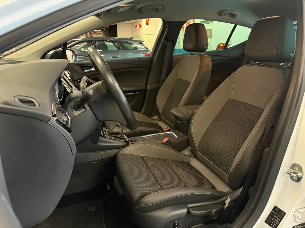 Opel Astra 1.2 Design & Tech I CAMERA I NAVI I DODENH uit 2021, foto 7