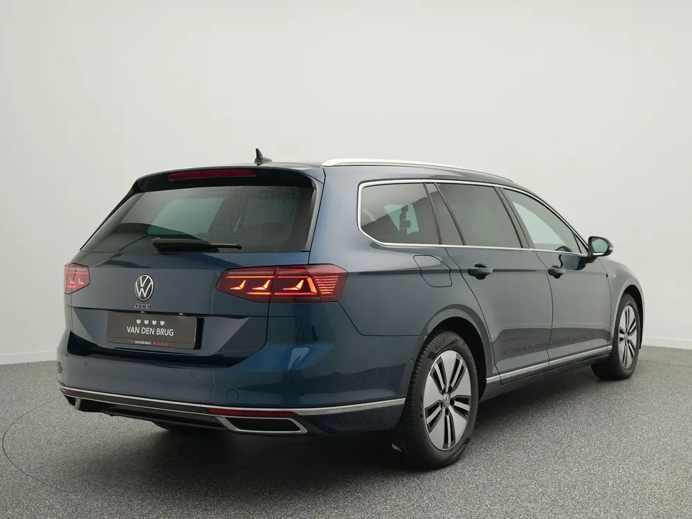 Volkswagen Passat Variant 1.4 TSI 218 PK PHEV GTE Business D uit 2022, foto 2