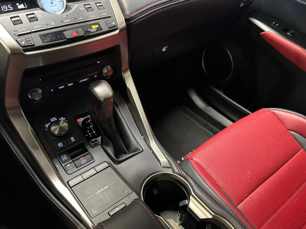 Lexus NX 300h AWD F-SPORT Line | Carplay | Stoelverwarming | uit 2020, foto 19