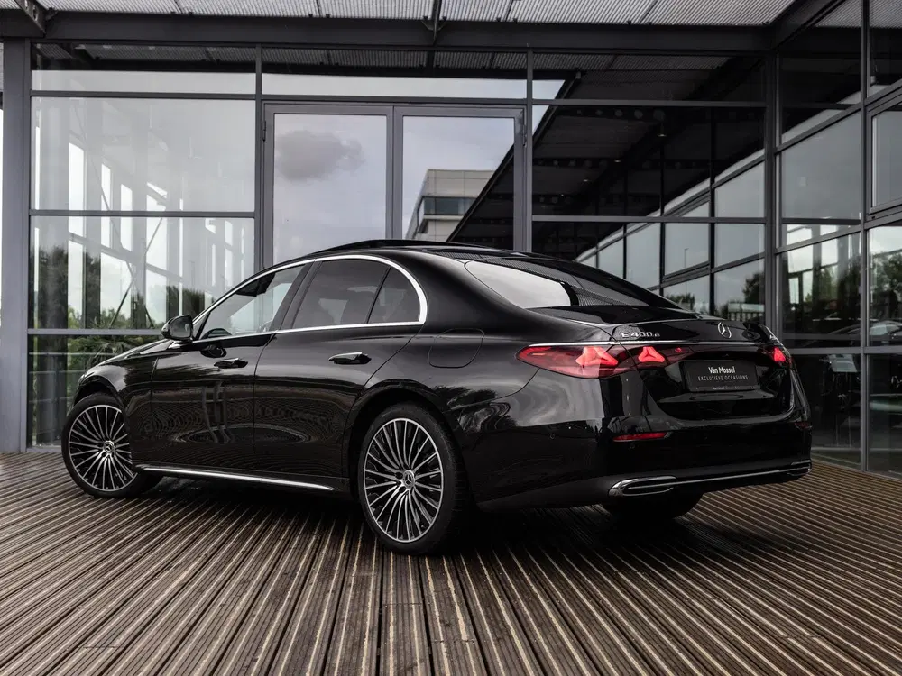 Mercedes-Benz E-Klasse 400 e 4MATIC Exclusive Line uit 2024, foto 4